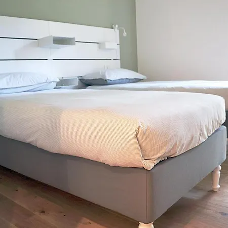 Апартаменты Modern, Spacious And Bright In