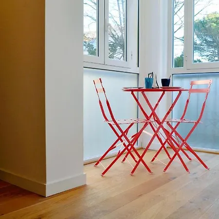 Modern, Spacious And Bright In