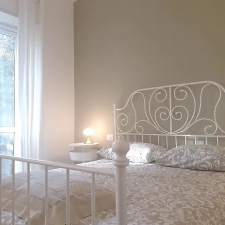 Modern, Spacious And Bright In Apartment *