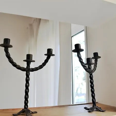 Modern, Spacious And Bright In Apartment *