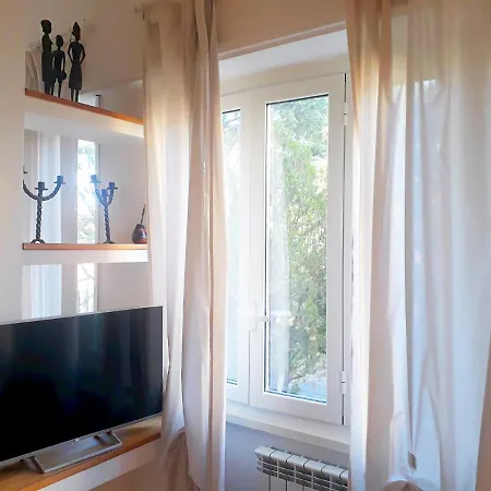 Modern, Spacious And Bright In Apartment