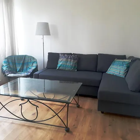 Modern, Spacious And Bright In Apartment *